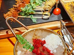 -何师烧烤·小龙虾·江湖川菜·精酿啤酒(中铁西城店)