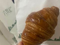 爆浆牛角包-六贤记(杭州龙湖滨江天街店)