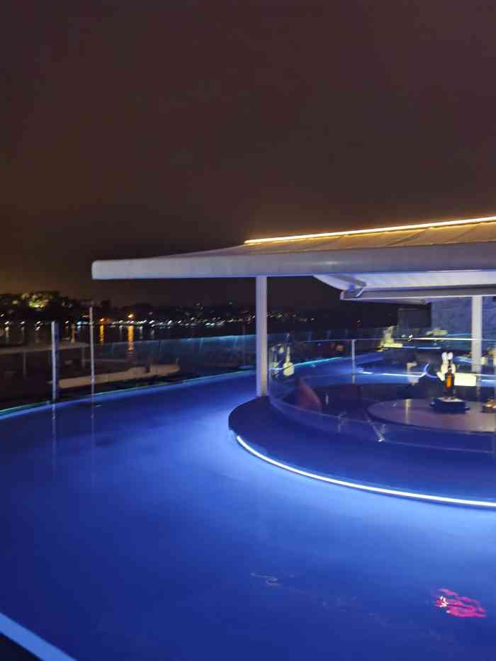 ameng的网红海景酒吧开来小虎纠了