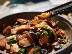 石锅姜葱焖鲍鱼-周三的情书花园餐厅(江北店)