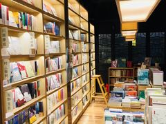 -猫的天空之城概念书店(杭州南宋御街店)