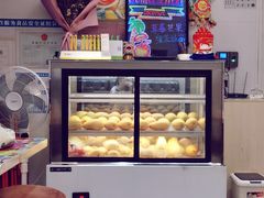 面包甜点陈列柜-甜心妈妈·榴莲星级糖水(北京路总店)