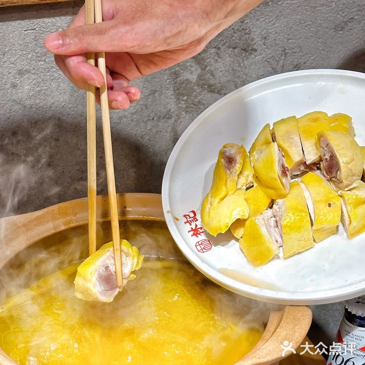 小伙伴说，在杭州吃港式打边炉，只去林记，老好吃了