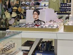 -美式眼镜·授权蔡司.依视路.尼康.豪雅.明月(人民广场店)