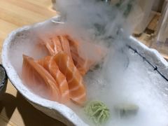 三文鱼刺身-小句号·精致料理(江南环球港店)