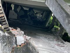 -四川汶川特大地震漩口中学遗址