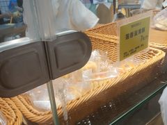 莲蓉蛋黄酥-鲍师傅糕点(国金街店)