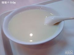 豆浆-新亚大包(云南南路店)