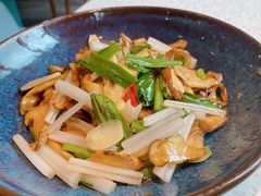 野芫荽炒牛肝菌-半山腰·云南菜(侨福芳草地店)