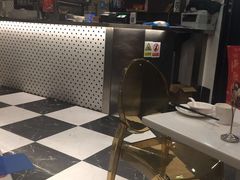 -新大咀港式茶餐厅(宝山万达店)