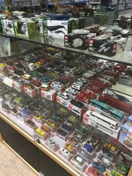 -逝水玩具折扣店
