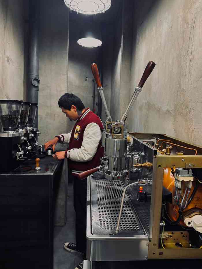 sewing machine coffee-"慕名太久,终于在寒冷的十一月末前往.从天.