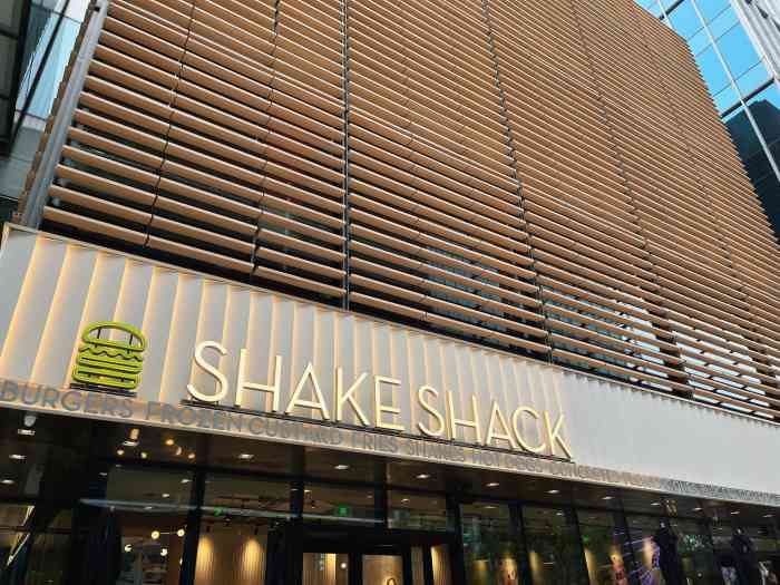 shake shack(静安嘉里中心店)-"平安夜来嘉里中心拍拍圣诞树,顺便来