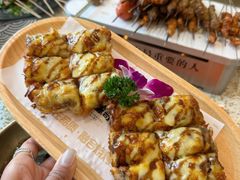 -小董哥烤串·爆汁大油边(故宫店)