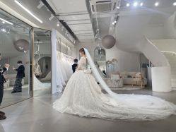 -艾米丽婚纱礼服