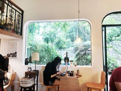 -彳亍咖啡·这里(水湾路店)