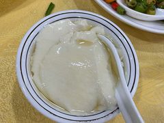 客家自磨让豆腐-鹏城人家海鲜酒家·23年老字号(较场尾店)