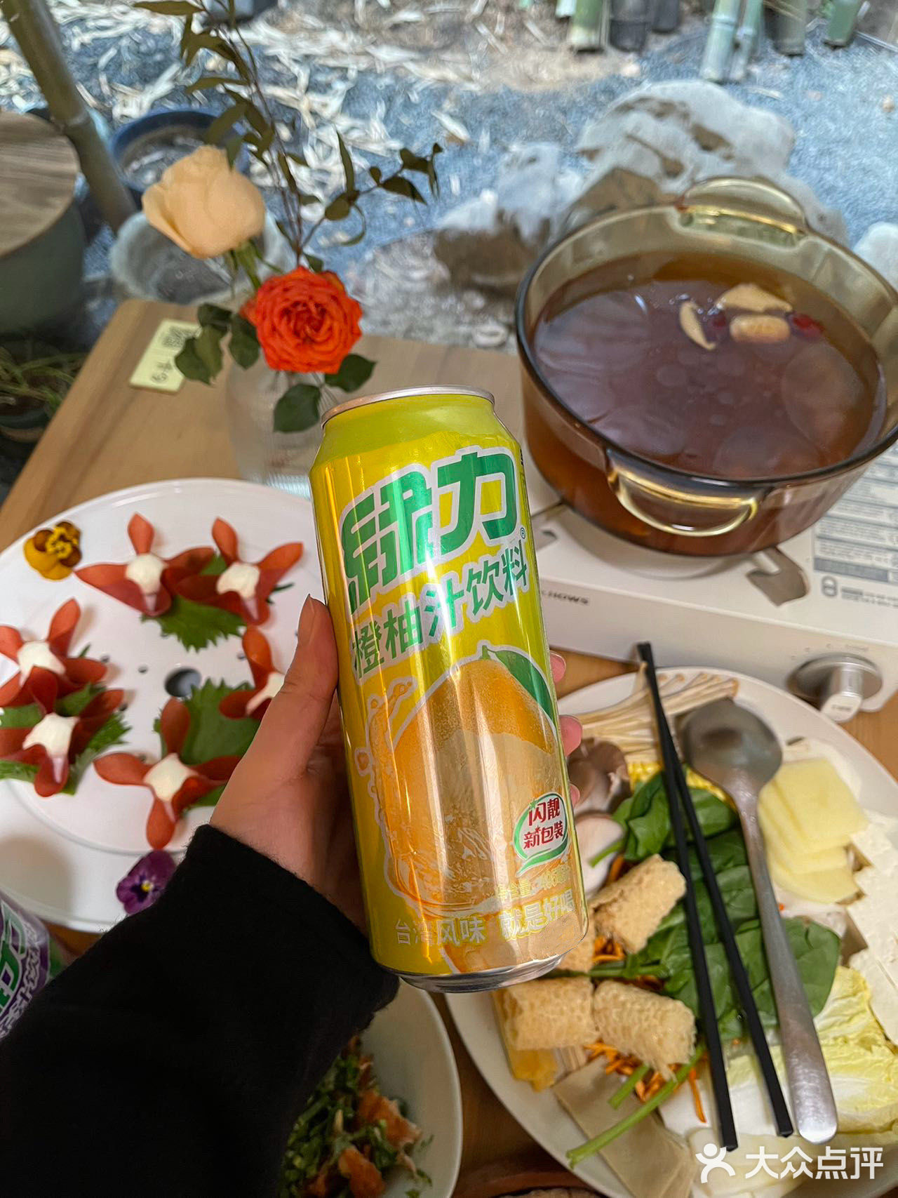 打开易拉罐果香四溢，入口也是清爽无比，真的横扫油腻