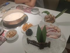 -洪氏嗨捞·广东猪肚鸡·椰子鸡火锅(西咸万象城店)