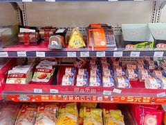 零售区-全家便利店(愚园店)