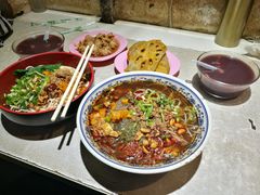 -爆炸头阿姨小四川正宗川味小吃(无任何分店)