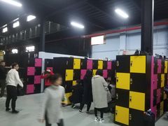 -嘿哟动霸CHUA·新潮玩运动娱乐中心·蹦床滑冰团建乐园
