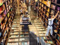 -钟书阁(松江泰晤士小镇店)