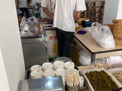 -闫家驴肉老店(华电一校店)