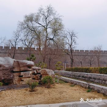 汴京公园是一个开封老公园了，目前免费开放，位于开封市