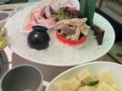 -洪氏嗨捞·广东猪肚鸡·椰子鸡火锅(西咸万象城店)