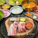 广州蚂蚁洞｜一秒穿越到韩剧的烤肉店！