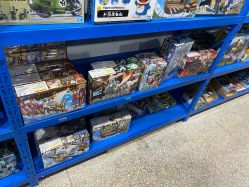 -逝水玩具折扣店