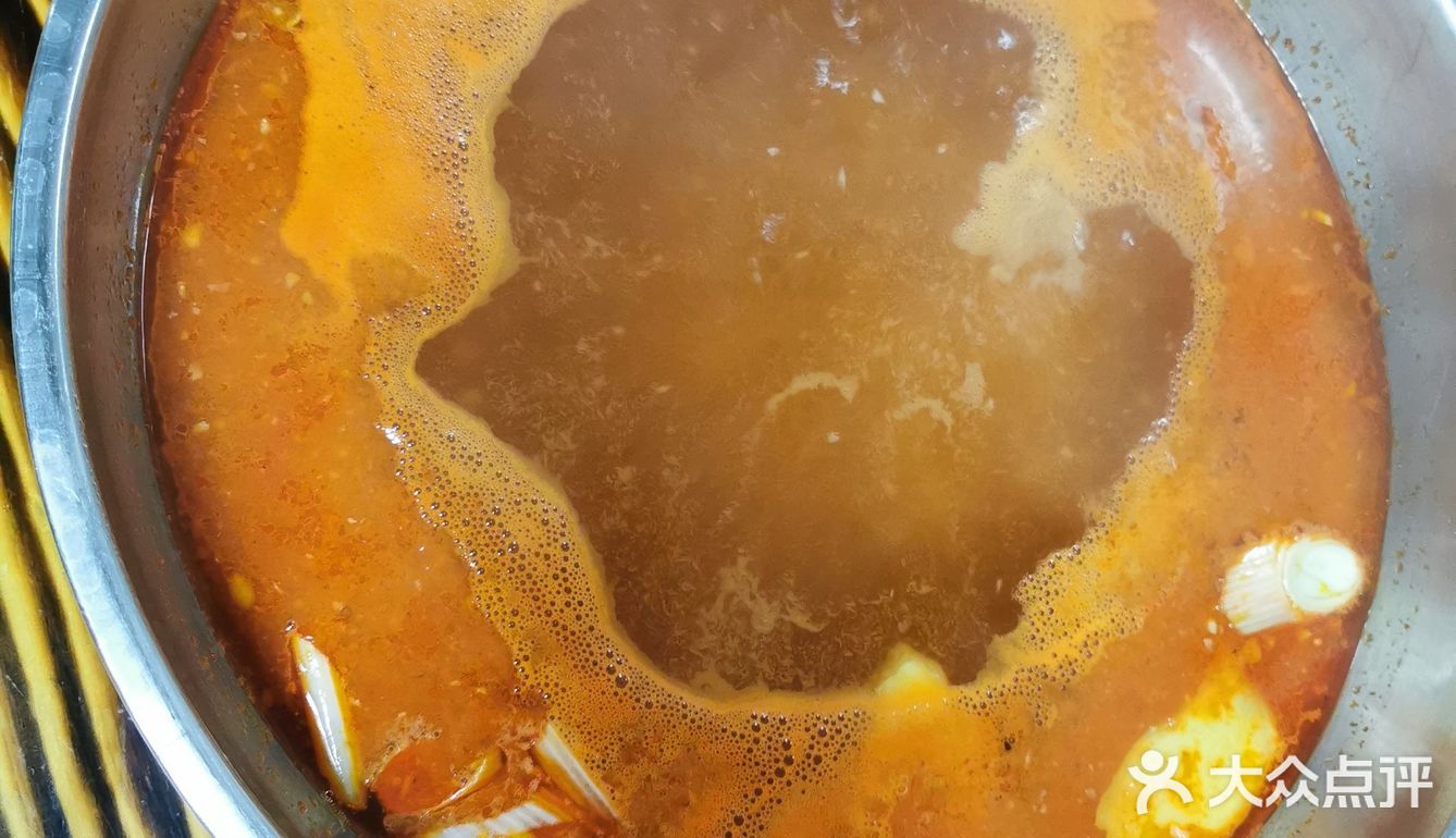 生意十分火爆的贵州牛肉火锅,来晚一点都没有位置