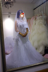山涧流水般的单肩蕾丝款，还有配套头纱-LANYI COUTURE高级婚纱礼服改衣店