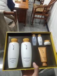 -Aros安麓笙婚纱礼服设计馆