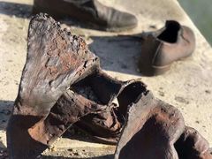 -多瑙河畔鞋履雕塑