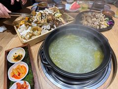 -一朵菌·野生菌探索家火锅(南亚店)