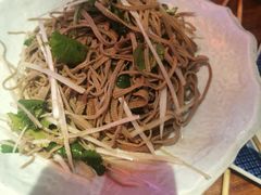 香椿苗拌黑豆腐丝-肉串汪(望京店)