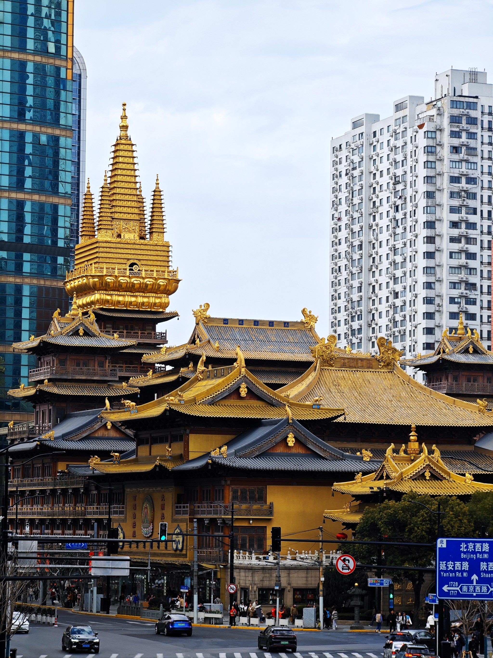 金光闪闪静安寺