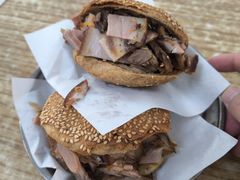 烧饼夹肘子肉-老四烧饼铺(丽源路店)