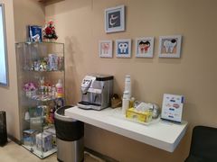 -瑞尔齿科(南京东路名人诊所)