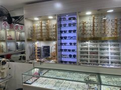 -朱师傅眼镜·蔡司·依视路·尼康(市先进店)