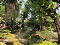 -Chom Cafe and Restaurant