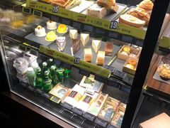 面包甜点陈列柜-星巴克(天津大悦城第二店)