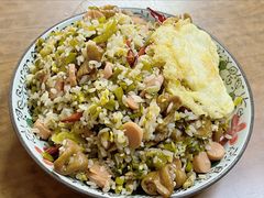 酸缸豆大肠炒饭-老头爱马仕酸豇豆炒饭(丰富路店)