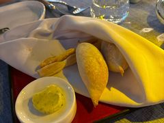 歺前面包-弦月窗LUNETTE BY AMANDA(复兴路店)