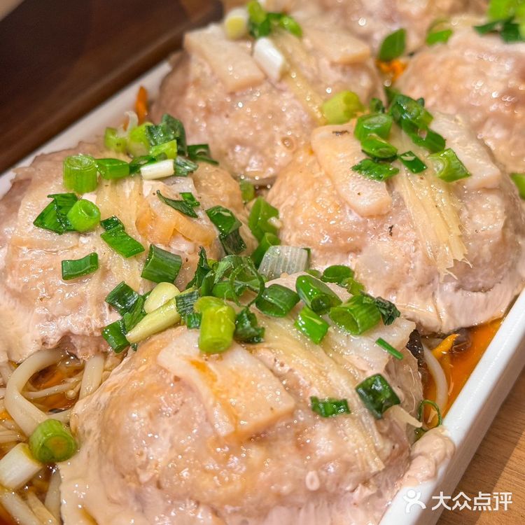 ️朝阳门新开了一家特色融合菜，中午领导请客