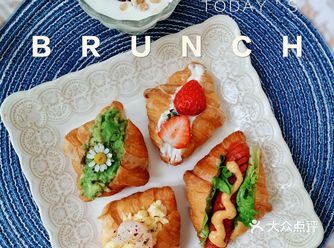 好喜欢吃可颂三明治啊，这种小个的最好，可以做好几种味