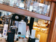 -天井·丑面包搭咖啡