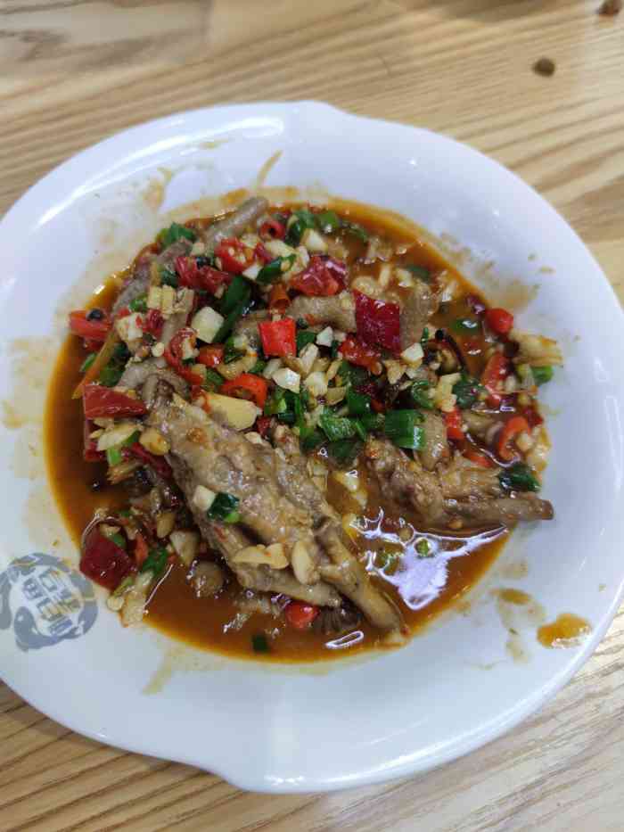 品轩吊锅饭(万力时代店"位于万力时代白鱼赤乌的一个小角落,但是鄙.